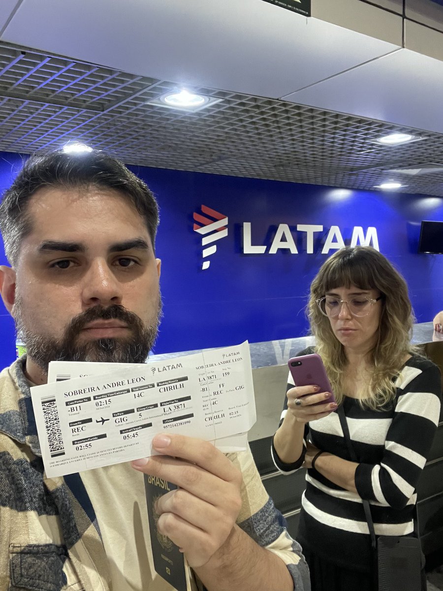 rayzagb's tweet photo. A @LATAM_BRA DESTRÓI SONHOS e vou te dizer como.
Vocês sabem o que é OVERBOOKING? Uma prática ilegal usada pela @LATAM_BRA para enganar, assaltar e destruir seus sonhos, que você planejou por meses.
Vem chorar comigo nessa thread ✈️💩 https://t.co/0IbDxkusai