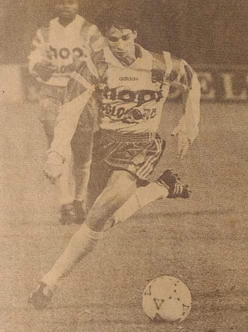 LensVintage's tweet photo. ⚽️ Le stagiaire pro Sébastien Dallet, 20 ans, en 1993-1994. 13x titulaire, 5 rentrées en cours de match, 4x remplaçant.
@RCLens #RCLens #Dallet @sebdallet https://t.co/91zyUT6ZCI