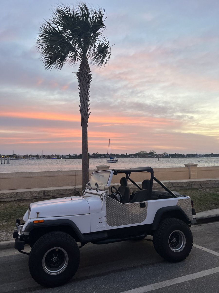 Olcracker's tweet photo. Ol’Cracker Loves His Diamond Plate 1/2 Doors! #yjsrule #jeep @Jeep https://t.co/QvhXj0vxUw