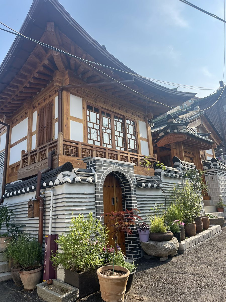 hello from nyt in Seoul! (and Bukchon Hanok Village 🇰🇷)