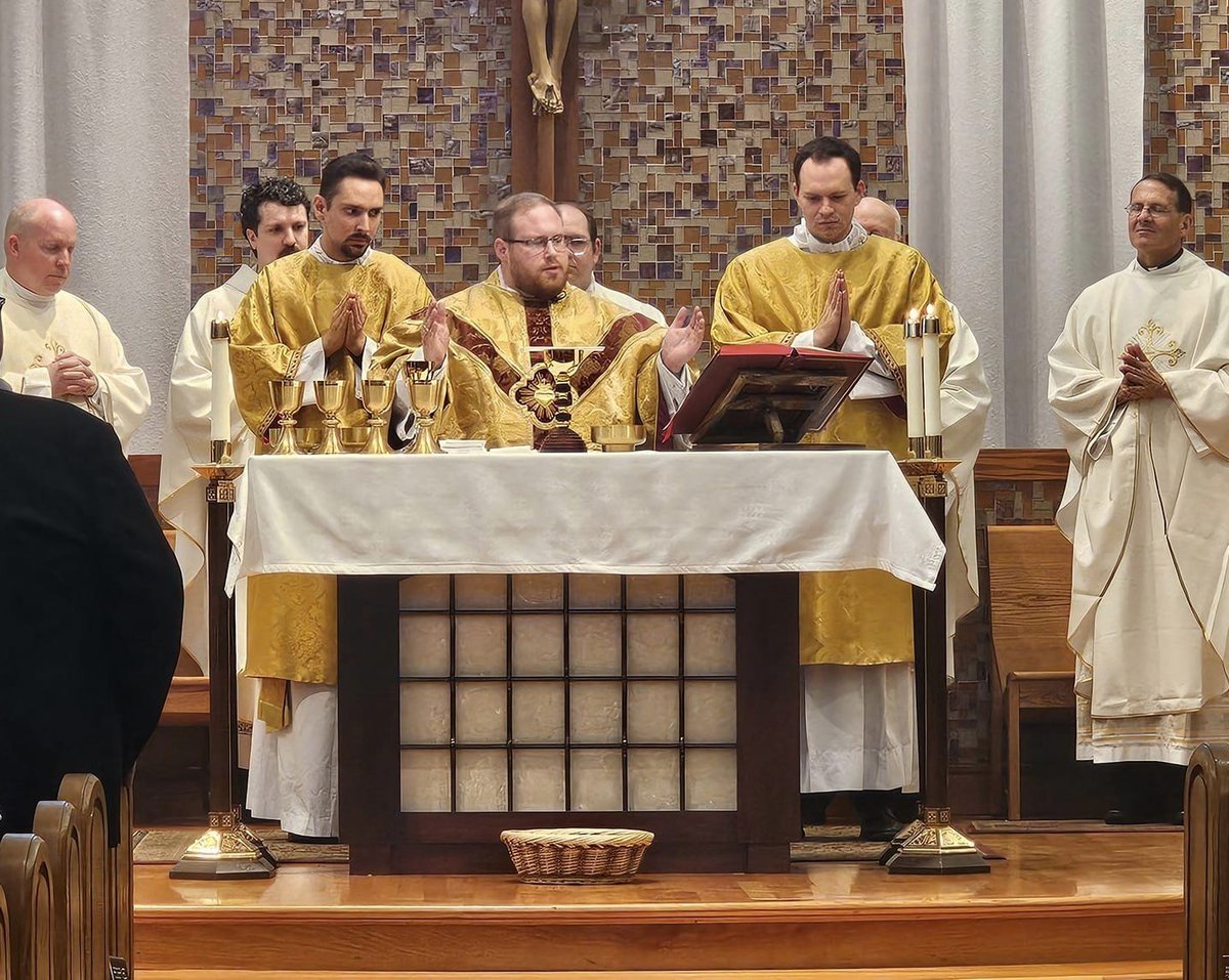 ArchlouVocation's tweet photo. New priests (Fr Kenny, Fr Matthew, Fr Michael, Fr Van & Fr Yen) for ArchLou celebrated masses of thanksgiving on June 1 or June 2. Fr Van & Fr Yen will each celebrate mass of thanksgiving at their home parish in Vietnam with Archbishop Fabre. #louisvillevocaitons #HolyPriests https://t.co/4EXne3zzkD