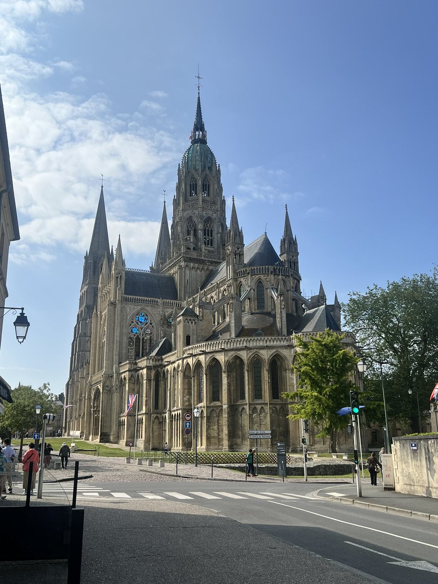 HistoryPegg's tweet image. I’m having the most delightful coffee in #Bayeux in a small independent cafe. Who would have thought you can have coffee in a book shop and not only that find @SeaSpitfires brilliant Sword Beach book.  Not a bad view either.  

#Dday80
