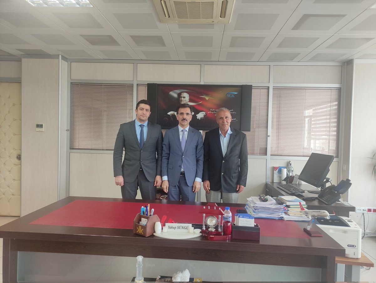 Memleketimizin önemli bürokratlarından, kıymetli büyüğüm
Sosyal Güvenlik Kurumu  Daire Başkanı  sn.<a href="/YakupSungu12/">Yakup Süngü</a> beyi makamında ziyaret ettik. Candan, samimi ilgisinden ötürü kendisine teşekkür ederiz.