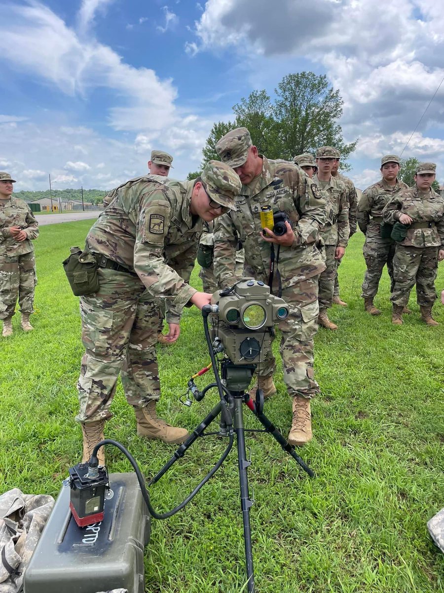 vbhs_jrotc's tweet photo. HOOAH! Day 3 of JCLC complete! We did the Cadet Challenge, a little Drill and Ceremony, had hands on training with some weapons, and finally a trivia competition!

#PointerBattalion #PointerNation #OneTeamOneFight #VBHSJROTC https://t.co/GKmL0pXk8B