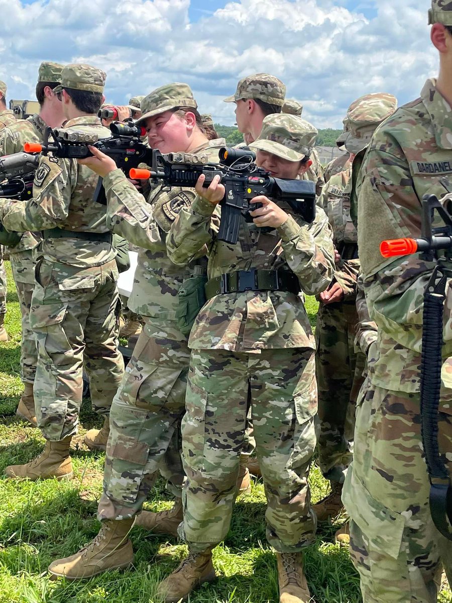 vbhs_jrotc's tweet photo. HOOAH! Day 3 of JCLC complete! We did the Cadet Challenge, a little Drill and Ceremony, had hands on training with some weapons, and finally a trivia competition!

#PointerBattalion #PointerNation #OneTeamOneFight #VBHSJROTC https://t.co/GKmL0pXk8B