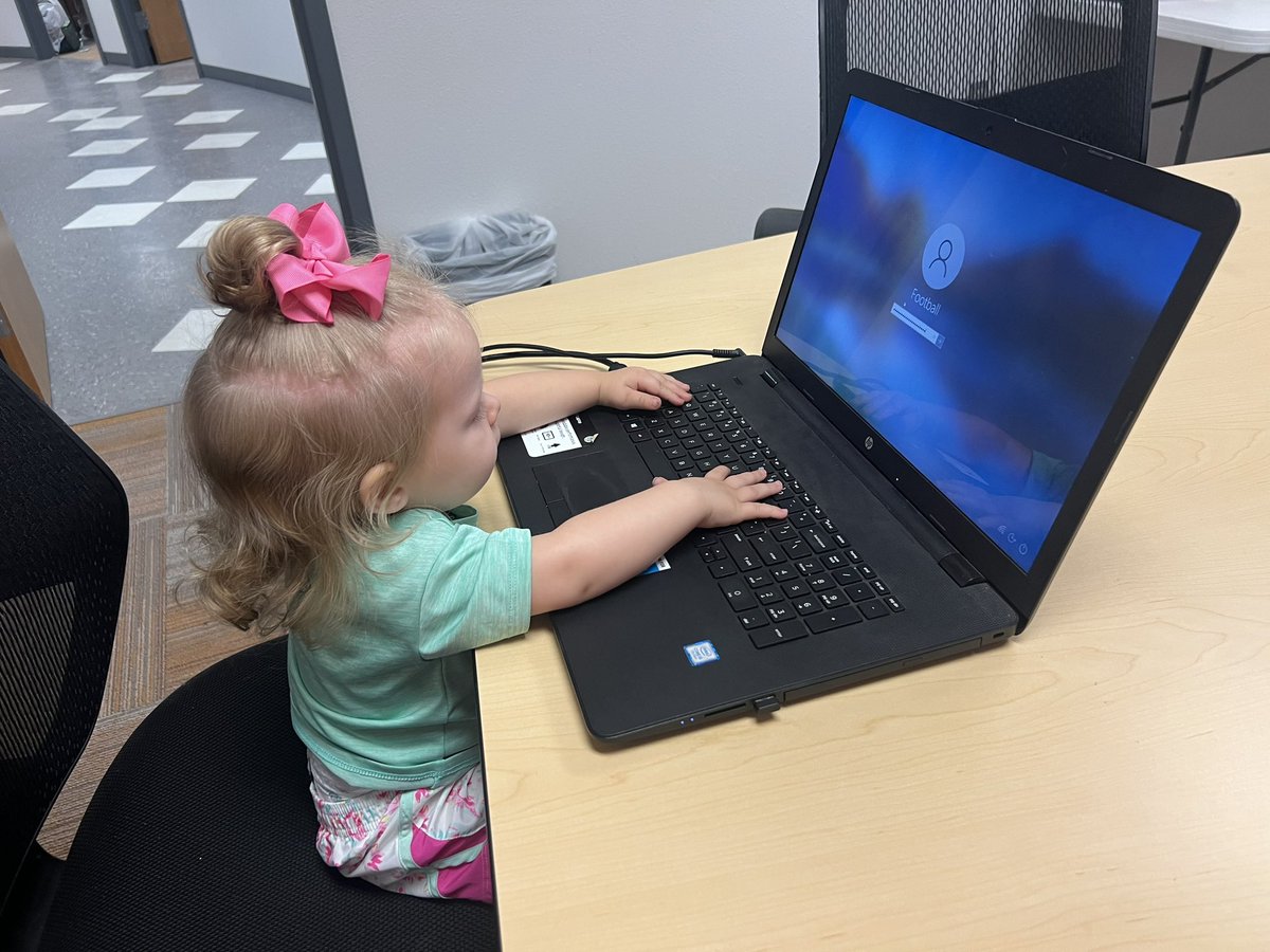 coachmcintosh92's tweet photo. The life of a Coaches kid during the summer 😂. https://t.co/sH4gdvpXy1