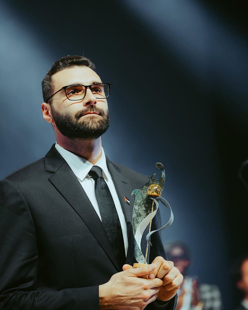 Zepeck270's tweet image. L'ambassade d'Israël en France ainsi que la majorité des députés #macronistes exigent le retrait du prix de la liberté 2024 décerné ce 4 juin en #Normandie au photographe palestinien Motaz #Azaiza, qui a documenté pendant 4 mois les horreurs à Gaza. (Huffing)