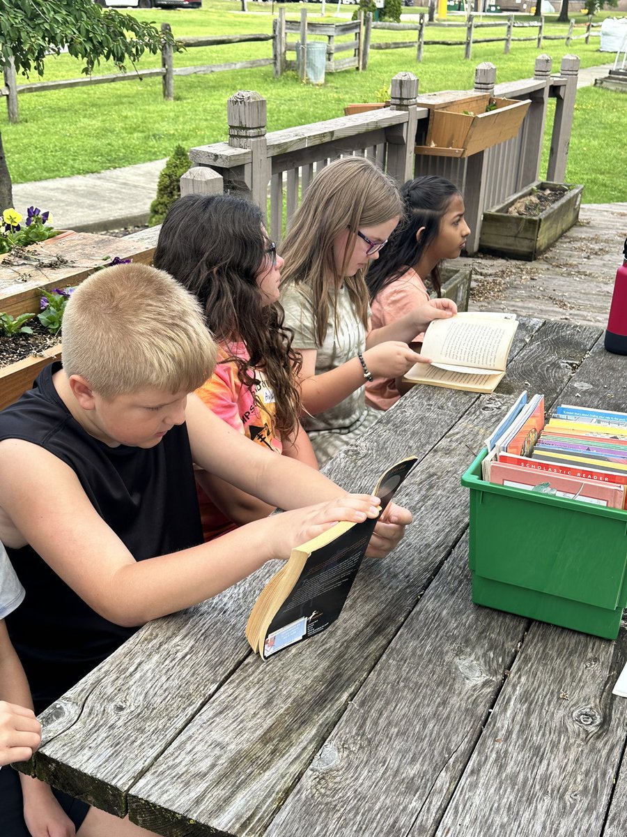PCSDGifted's tweet photo. Students at PAGE and 3rd graders at Green Valley have been penpals all year. Today they met for the first time and made friendship pins, read together, played on the playground, and enjoyed donut holes. What a fun morning of friendship! https://t.co/TTZRDnILnx