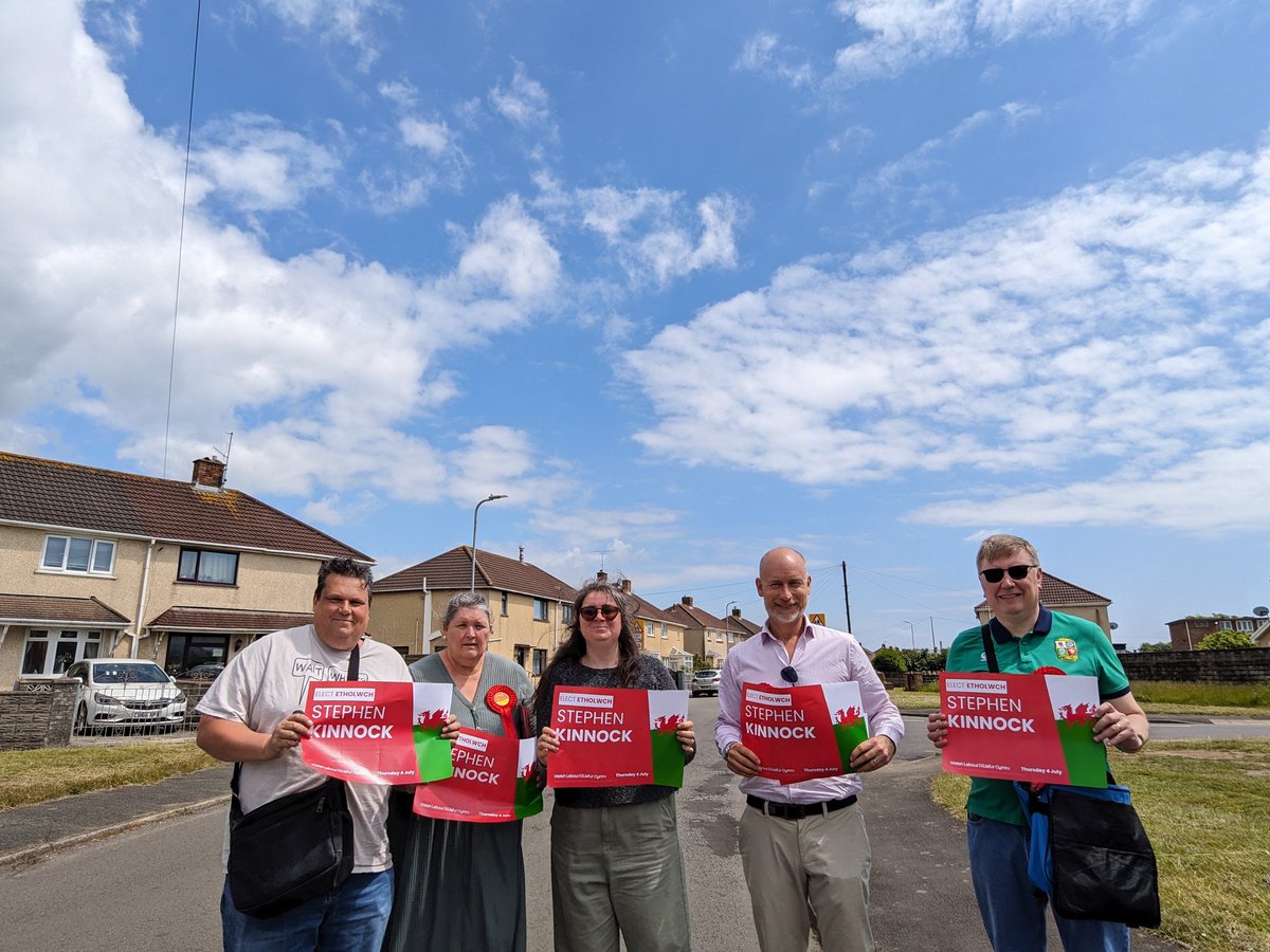 Joined the Sandfields West Councillors this afternoon to doorknock for <a href="/SKinnock/">Stephen Kinnock</a> , great support and conversations with residents. 
#votelabour