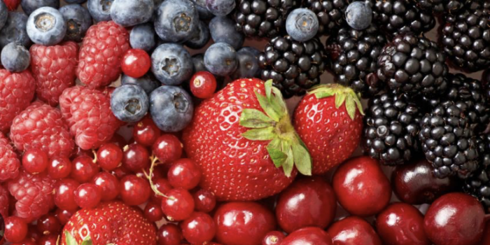 AjuaaNoticiasMx's tweet photo. Cómo preparar licuado de frutos rojos alto en colágeno que ayuda a eliminar arrugas y rejuvenecer los huesos y la piel https://t.co/LeHRRzSybZ https://t.co/q8nVE3Wgfn