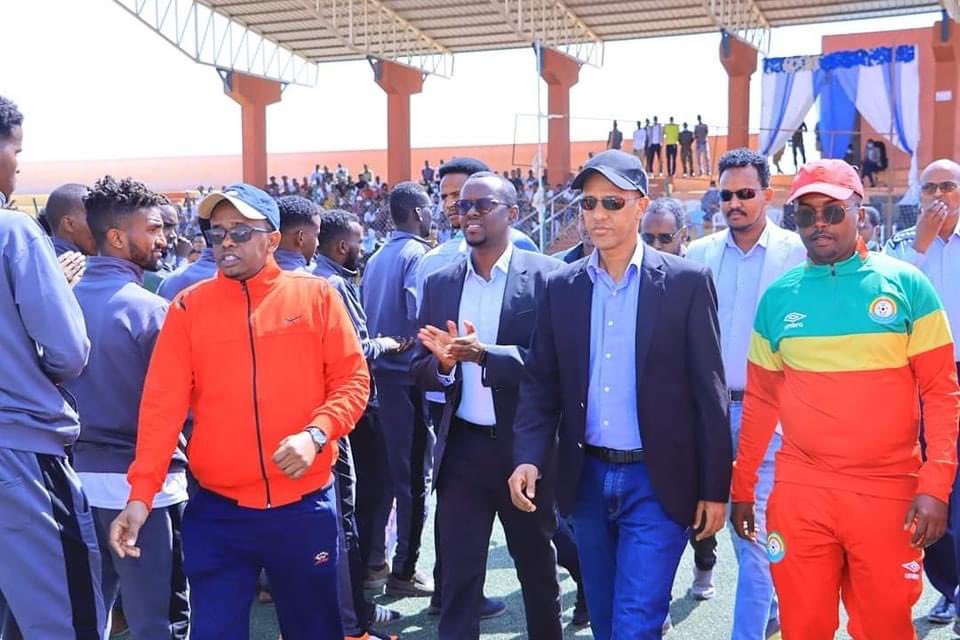 engkadar1's tweet photo. 🏆 Exciting times in Jigjiga! A huge shoutout to the SRS Youth and Sports Bureau for their incredible efforts in organizing this thrilling football tournament. Kudos to all players, coaches, and volunteers for making it a spectacular event! 🌟⚽️ #Jigjiga #Football #SRSYouthSport https://t.co/DO1MIHckUI