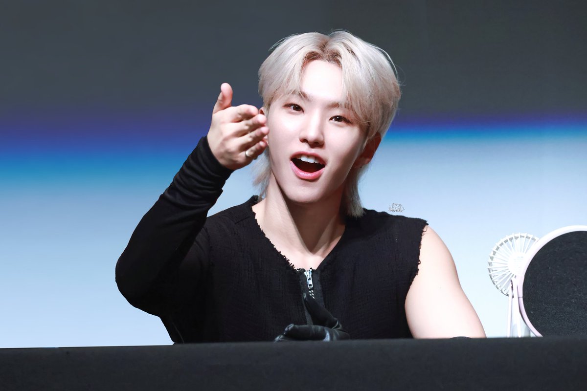 rang_6x5's tweet photo. 이런남자한테
                                                  이런남자를
                                                  붙여주고픈거
어쩔수없잖아..
그게원홋러잖냐 https://t.co/AjhZUTMYC2
