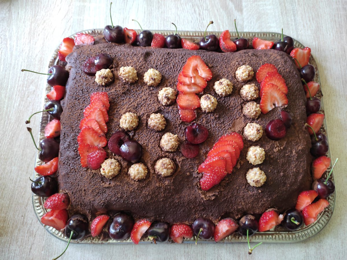 It's my son Florian's birthday today. The Tiramisu is ready !!!