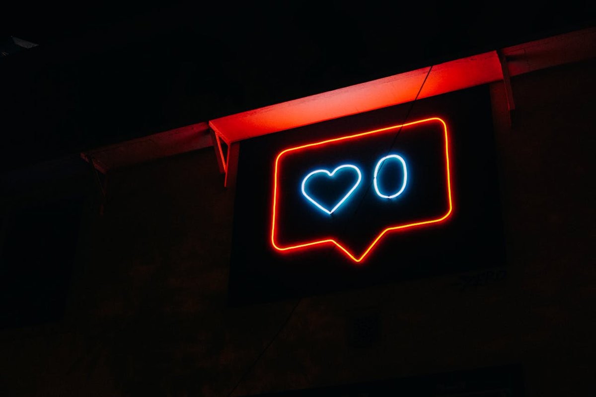 content_marker's tweet photo. Nowadays, a social scroll reveals a world saturated with AI-infused content, scripted ads, faux reviews and sponsorships that can feel overwhelming and inauthentic. 

Today, we delve into why trust is vital in marketing and how to build it back. 👇

https://t.co/bFtsZq0YG6 https://t.co/5PpndF7DdA