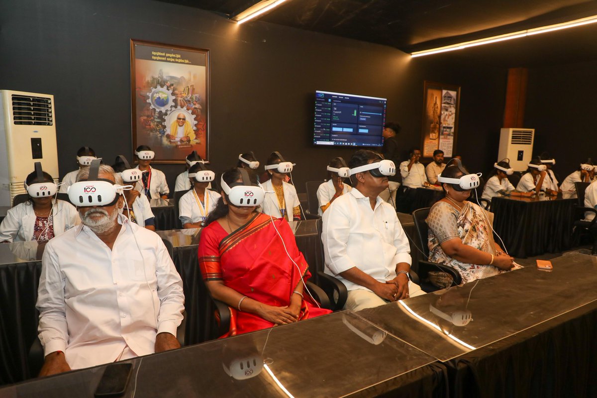 DrKalanidhiV's tweet photo. முத்தமிழறிஞர் டாக்டர் கலைஞர் அவர்களின் நூற்றாண்டு நிறைவு விழாவை முன்னிட்டு, சென்னை, இராஜா அண்ணாமலை மன்றத்தில் சென்னை கிழக்கு மாவட்டக் கழகம் ஏற்பாட்டில் அமைக்கப்பட்டுள்ள “காலம் உள்ளவரை கலைஞர்” - நவீன கண்காட்சியகத்தை கழக துணைப் பொதுச் செயலாளரும், தூத்துக்குடி மக்களவை உறுப்பினருமான https://t.co/4OcK5cGMG6