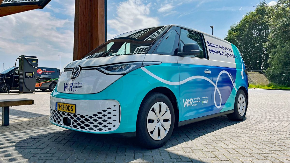 Evrijders's tweet image. 😍 Check onze nieuwste aanwinst, met dank aan ECAR uit Alphen aan den Rijn! Deze geweldige ID. Buzz is het resultaat van onze samenwerking en zorgt ervoor dat we een prachtig VER-jaar tegemoet gaan. Meer lees je hier: evrijders.nl/nieuws/volkswa…

#evrijders #vw #idbuzz