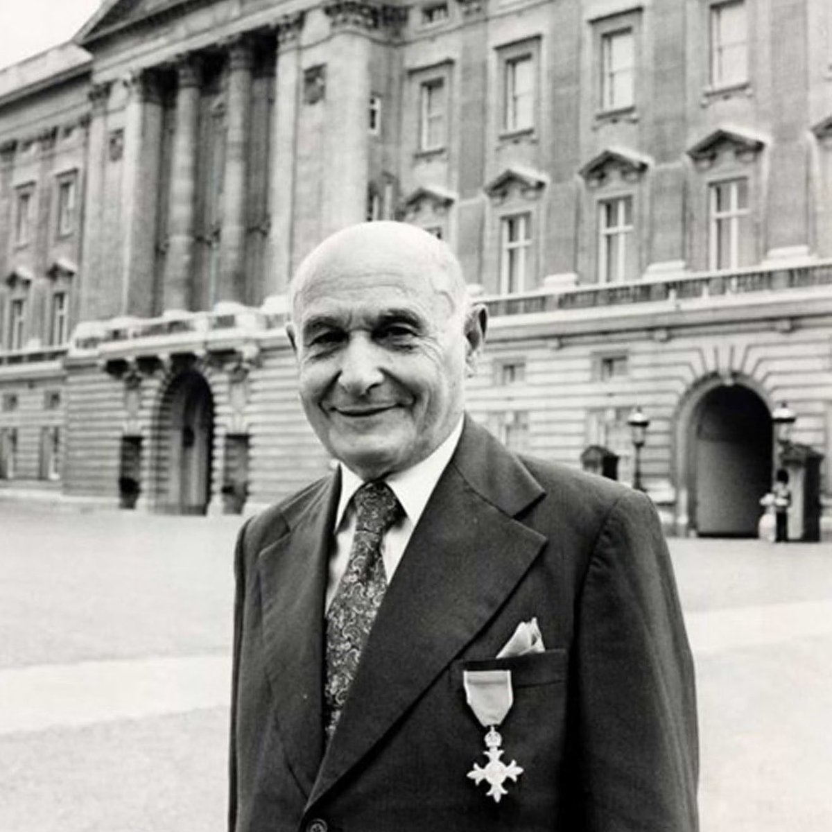 On June 6, 1944, the Normandy landings took place, which opened a new front to defeat the Nazis. In the success of the operation, a Catalan double agent Joan Pujol - "Garbo"convinced the Nazi commanders that the main attack of the Allies would be through Calais, far from Normandy
