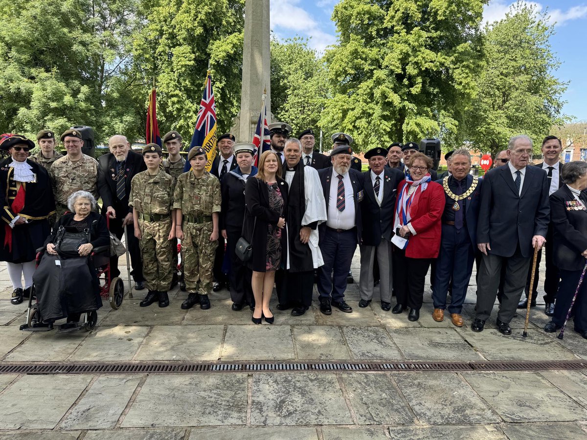 ThorneLabour's tweet photo. Today marks the 80th Anniversary for D-Day. Thorne &amp; Moorends Town Council and volunteers have organised lots of activities  from the proclamation, service at the cenotaph, fish n&amp; chip dinner and the lighting of the beacon tonight. We will remember them! 🌹 https://t.co/tAZXu12qzN