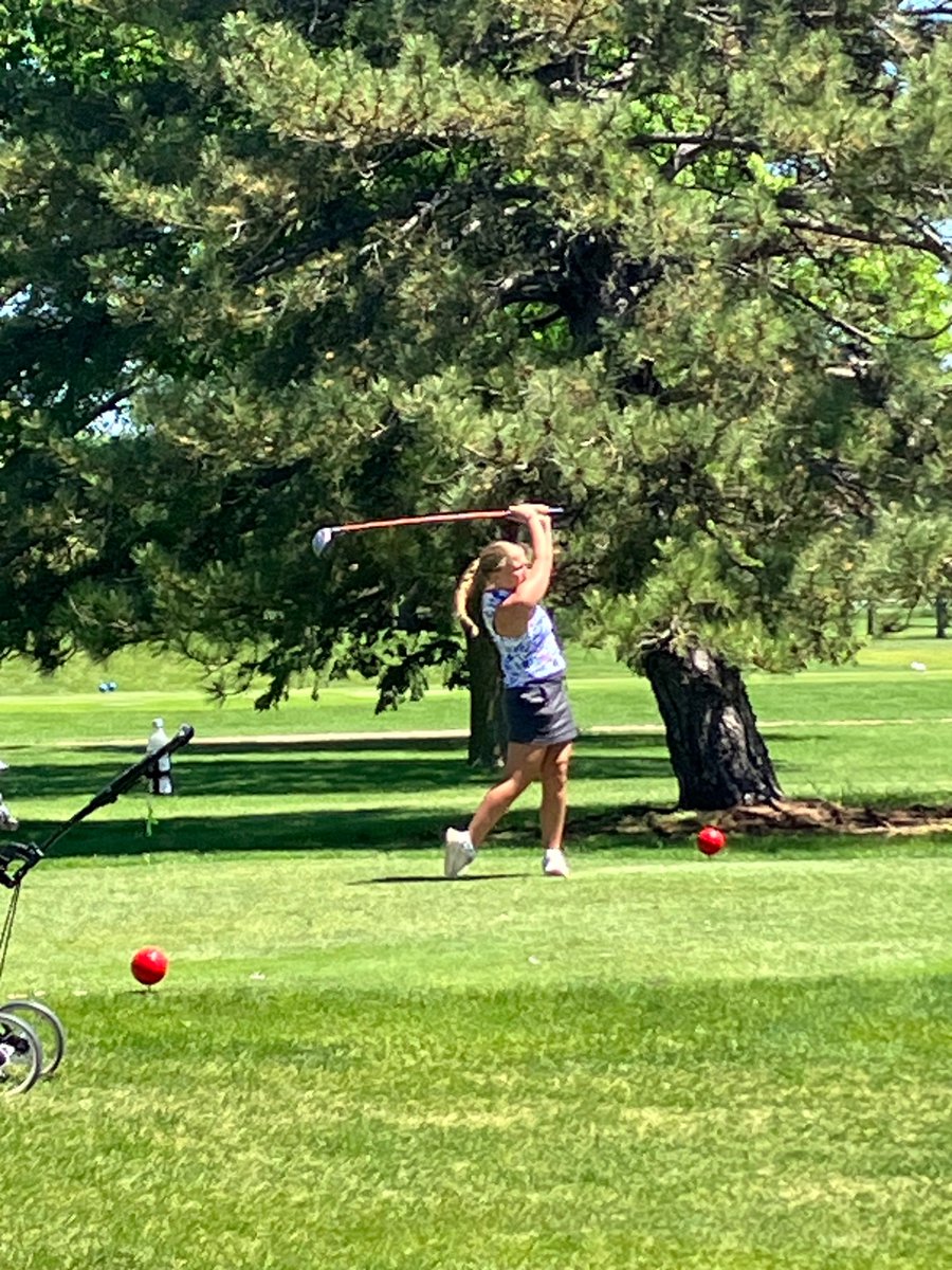 garretsongolf's tweet photo. State tourney is in the books. 4️⃣ of 5️⃣ made their first appearances. 1️⃣ put up her LOWEST round of the season.  2️⃣ shot their best 18-hole score EVER! ALL are underclassmen and have the ability to qualify again next year! #Successful #BlueDragons https://t.co/2H4xWAil5W