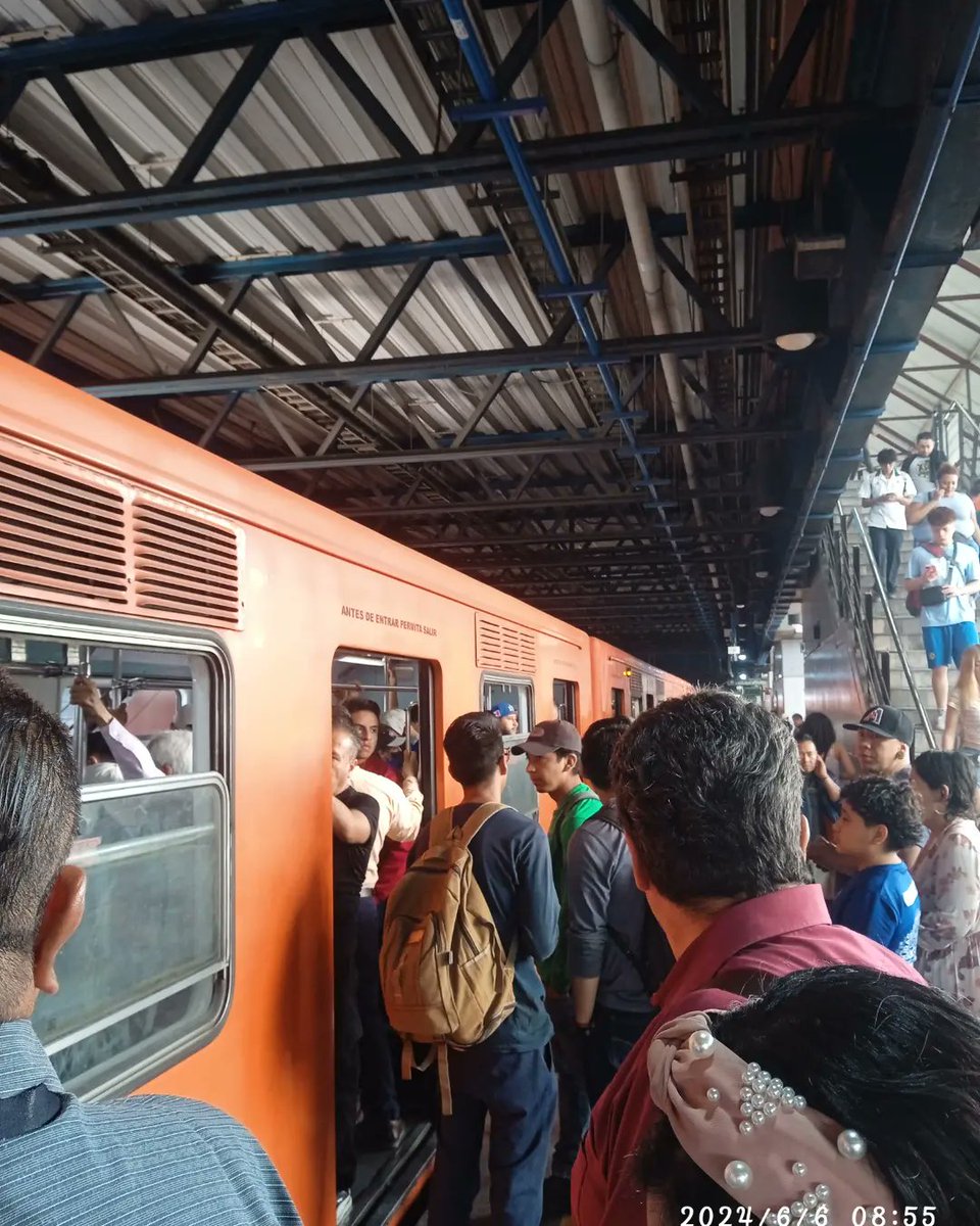mapatvillegas's tweet photo. Imposible el metro Línea B es neta...  @MetroCDMX  peesimo servicio https://t.co/TgsTdVER5g