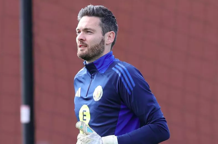 Record_Sport's tweet photo. EXCLUSIVE! Craig Gordon set to be binned from Euro 2024 Scotland squad as Steve Clarke wields the axe | @ScottBurns75 

https://t.co/xAgbb5S7aF https://t.co/yQD6cRe3T5