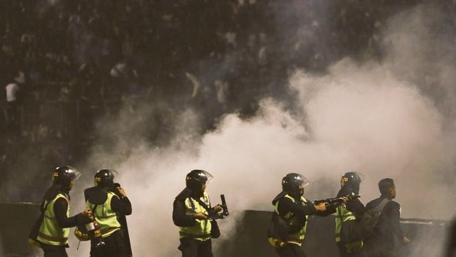 #UsutTuntasTragediKanjuruhan (@janganlupa135) on Twitter photo 