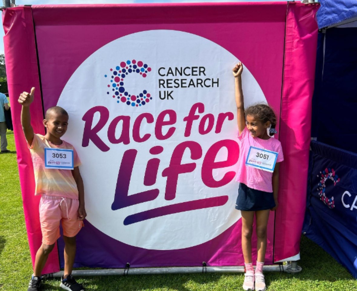 Congratulations to this sibling pair who ran <a href="/raceforlife/">Race for Life</a> and helped to raise £3000 for Cancer Research 👏 <a href="/CR_UK/">Cancer Research UK</a>