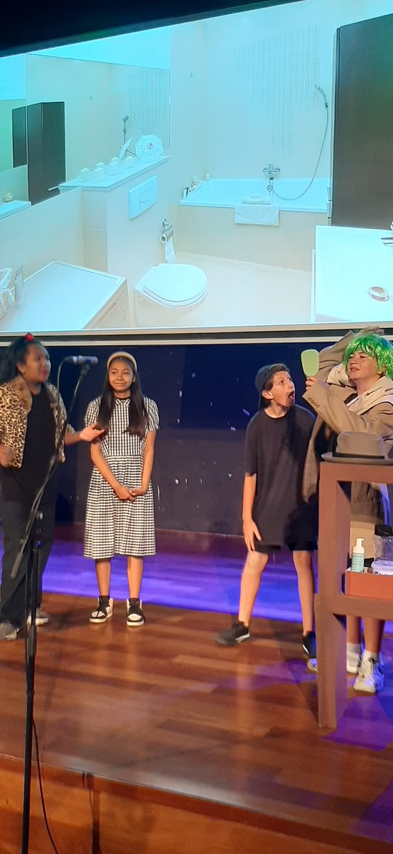 vedrunaangels's tweet image. Avui l'alumnat de 6è de primària ha representat el musical Matilda en anglès i ho ha fet espectacular! Enhorabona! El vostre esforç ha valgut la pena. #escolacompetent #intensament #teatremusical #anglès