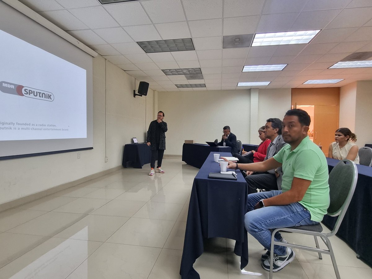 cicegGTO's tweet photo. Conferencia #BrandLab
Dentro del desarrollo de tu producto debes contar con:
🔹️Innovación
🔹️Diseño
🔹️Materiales
🔹️Logística
🔹️Confianza
Para crear tu marca es la suma de varios componente, desde el nombre, logo, atención al cliente.
@SDESGTO https://t.co/5uf7fdNwYL