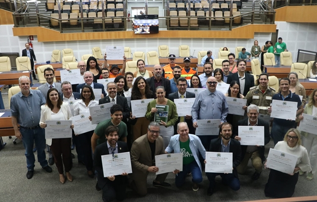 aredacao's tweet photo. Câmara de Goiânia homenageia colaboradores da Expedição Rio Meia Ponte. Jornal A Redação foi um dos agraciados https://t.co/fRWm1G9932 https://t.co/KEqkEgqEkD