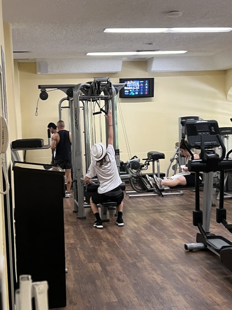 colt_dog's tweet photo. Workout fedora https://t.co/Xyj4jFDFzd