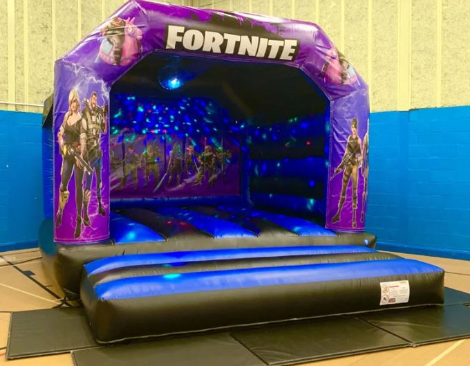 Your little ones can now DAB and Floss the night away, with our #Fortnite #DiscoCastle!! 🎵 🎉

Book today: ow.ly/2eC850JGsge

#FornitePartyIdeas #BouncyCastleHire #Teesside