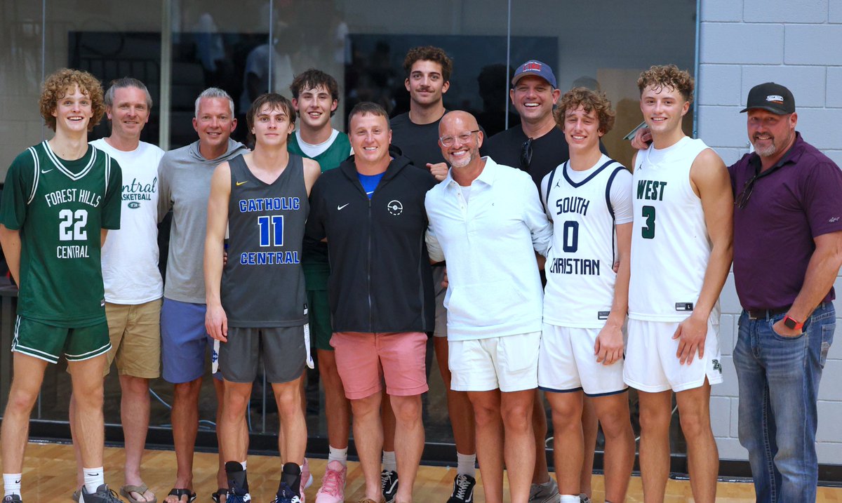 lenny_padilla's tweet photo. Travel sports aren't just for the athletes. The parents form bonds as well. This group of former Grand Rapids Storm dudes played together for four years or more and the dads have become buddies, too. They got to root on their boys one more time at the Ring of Fire All-Star Game. https://t.co/EUlltUuAYC