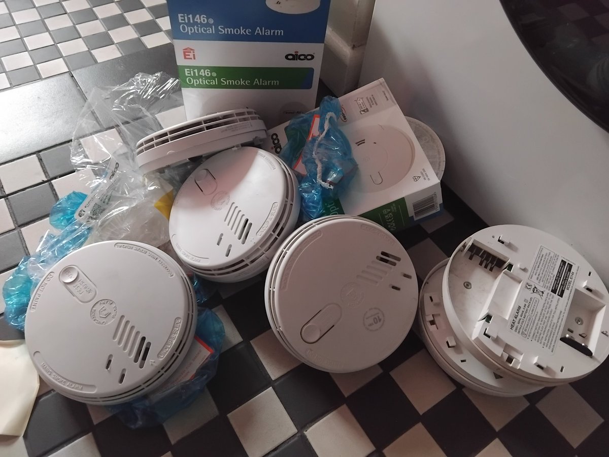 spleenal's tweet image. Just replaced all my smoke alarms.
£250.
They have a use by date
Probably 10 years.
They're mains powered but discontinued.
Luckily, the company was able to tell me the new models that fit in the old base units, so no wiring was needed.
I'm good till 2035 now.
#grownup
#manly