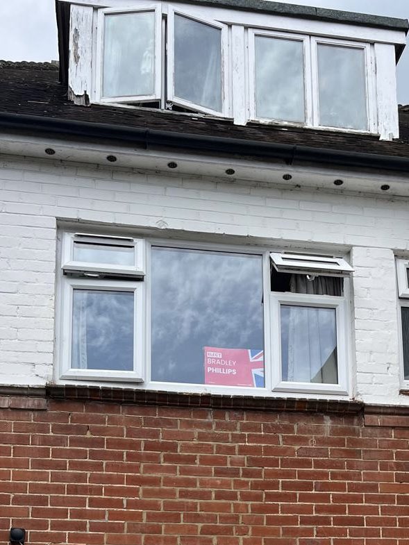 LabourNEHants's tweet photo. It’s great to see so much support for Labour while we’re out and about in #NorthEastHampshire. Would you like to be part of the positive Change that a #Labour government can bring? Vote for @BradPhillipsUK on 4th July for a compassionate voice for #NEHants. 🗳️ https://t.co/g5TsiqkelC