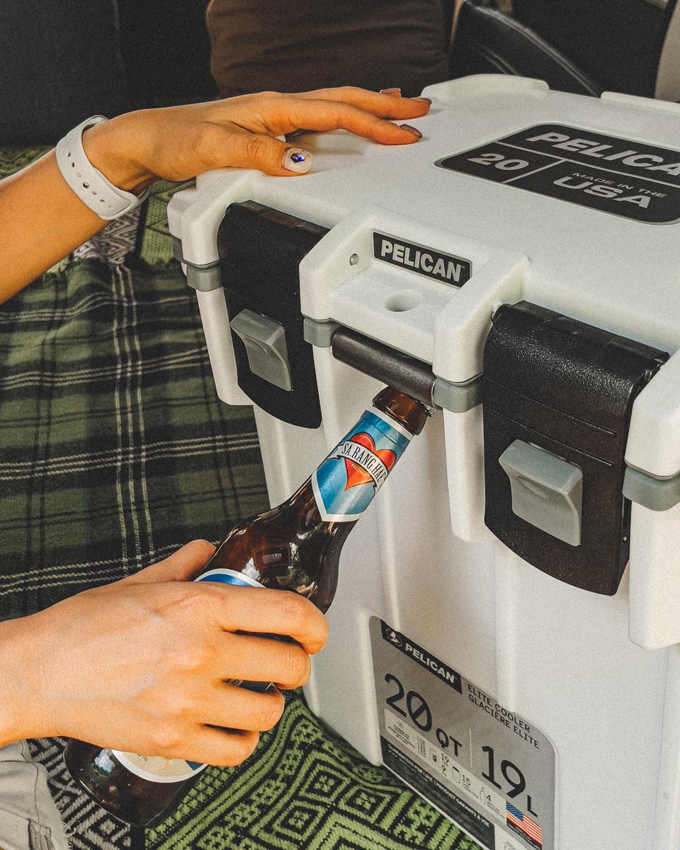 The built in bottle opener might be our favorite AND most convenient feature📷 <a href="/ashley_sso/">ashley_catblanket</a>⁠
#AdventureReady #PelicanCoolers