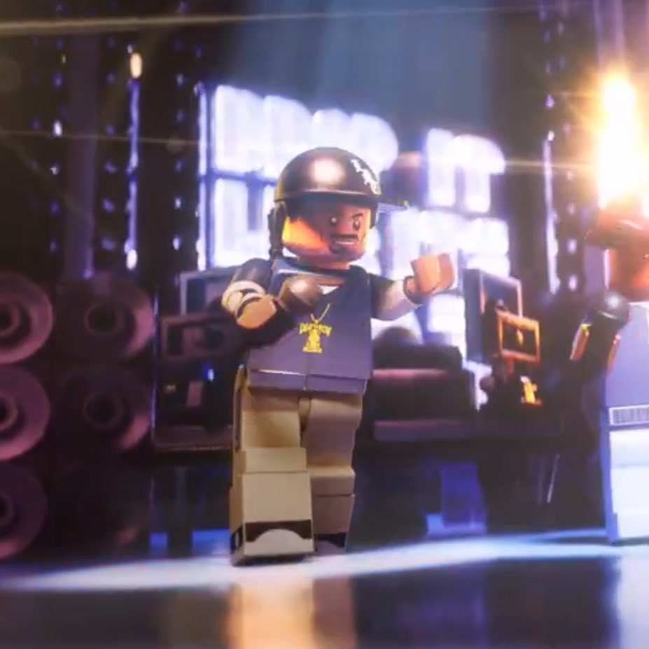 jaydotjayYT's tweet image. Literally OBSESSED with the Universal studio note that said “Snoop Dogg MUST be depicted as visibly taller than Pharrell and the other Lego minifigures and no you cannot use the Woody legs just figure it out”