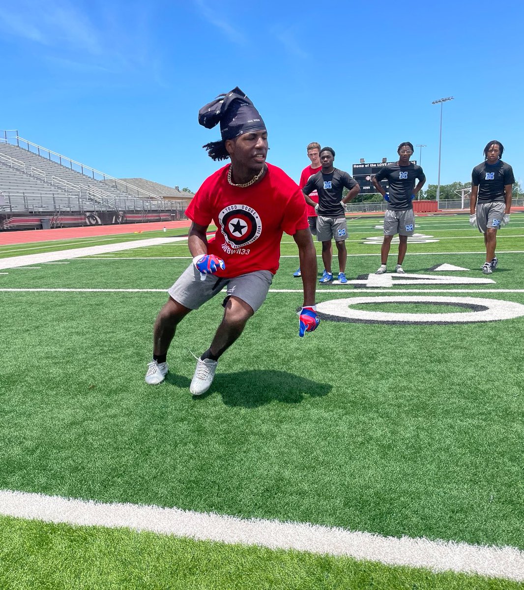 ToddDodgeFBcamp's tweet photo. Day 2 of camp was phenomenal. Great work ethic + attention to detail = improvement for every camper. We worked the intermediate level and accuracy. Future is bright for all these players and their teams! #TDQBWR33 https://t.co/0BXd23hQtS
