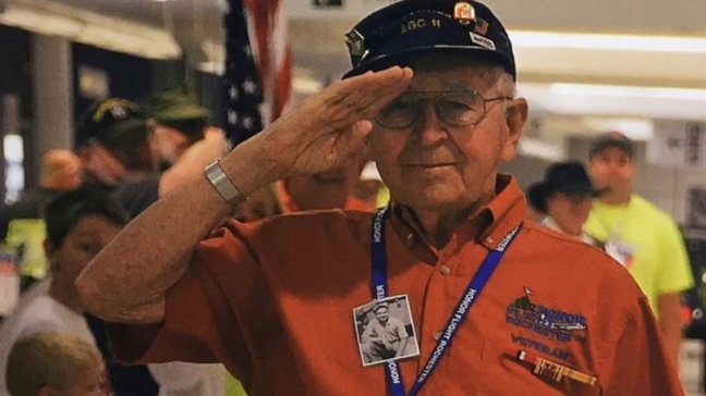 AlertesInfos's tweet photo. 🇫🇷🇺🇸 FLASH - Le vétéran américain Robert Persichitti est mort à 102 ans alors qu'il se rendait en France pour les commémorations du débarquement en Normandie. (Le Figaro) https://t.co/0mWfbe7pgj