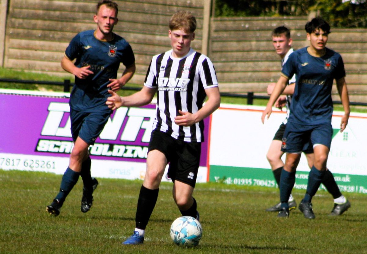 NEW MANAGEMENT📣🦓

Billy Mullins will become the new manager of Zebras FC on a permanent basis and will be looking at moving the club forward and adding more silverware to the clubs history🦓🦓