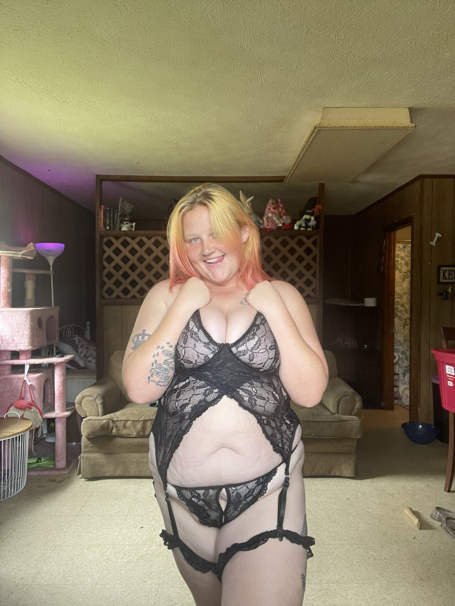 Melanie Rose🌹 tweet media