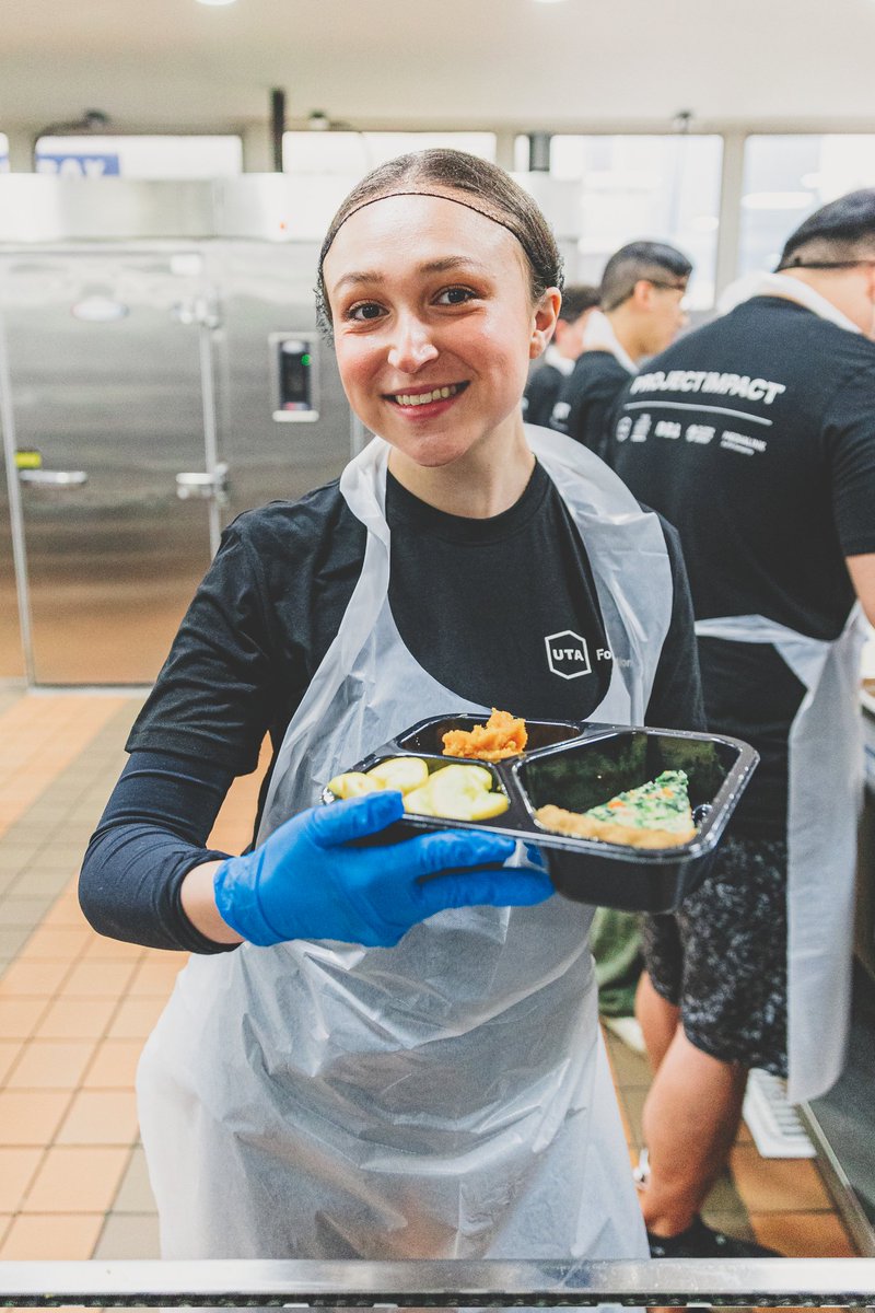 ProjAngelFood's tweet photo. This excellent group of volunteers from @UTAFoundation helped make 3,000 meals in our kitchen!

UTA took part in Project Impact, their annual volunteer day where they close all offices and employees volunteer with nonprofit partners. We were so grateful to have them!

#TeamUTA https://t.co/wGKAT1J9jM
