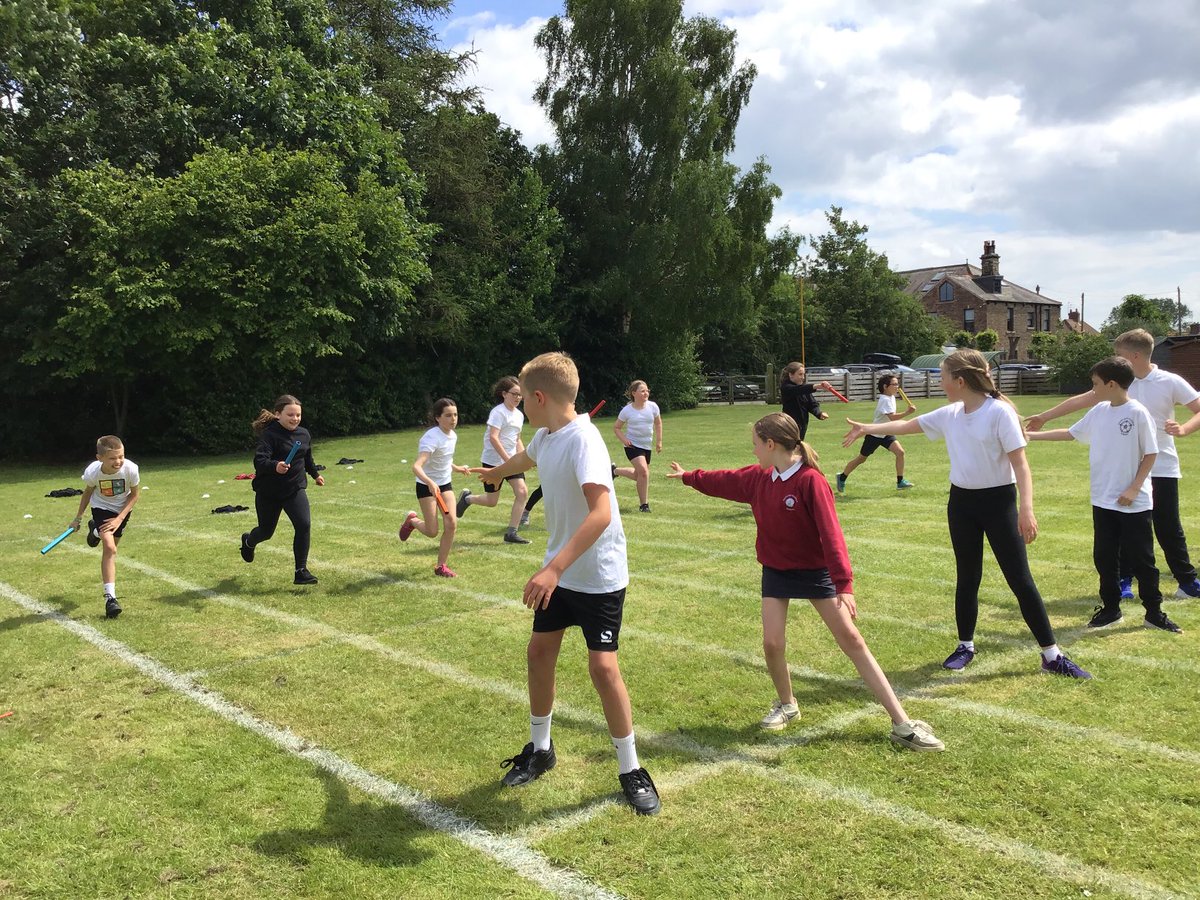 RalphBPSch_York's tweet photo. Class 10 enjoying learning the correct method to pass a baton in a relay race. #RBPSPE https://t.co/9ysxxAdS7t