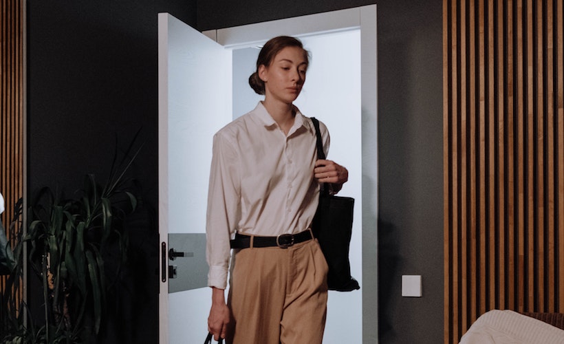 Woman Looks Forward to Taking Off Bra and Fake Personality After a Long Day at Work: ow.ly/HsVj50Sa20w