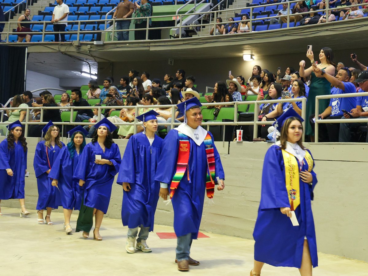 SAISD's tweet photo. 🎉 Congratulations to our Lanier High School graduates who walked the stage yesterday at Freeman Coliseum!
🎉 ¡Felicidades a nuestros graduados de Lanier High School que cruzaron el escenario ayer en el Freeman Coliseum!
#SAISDFamilia #SAISDGraduation #Classof2024 https://t.co/TQI1bqiuvR