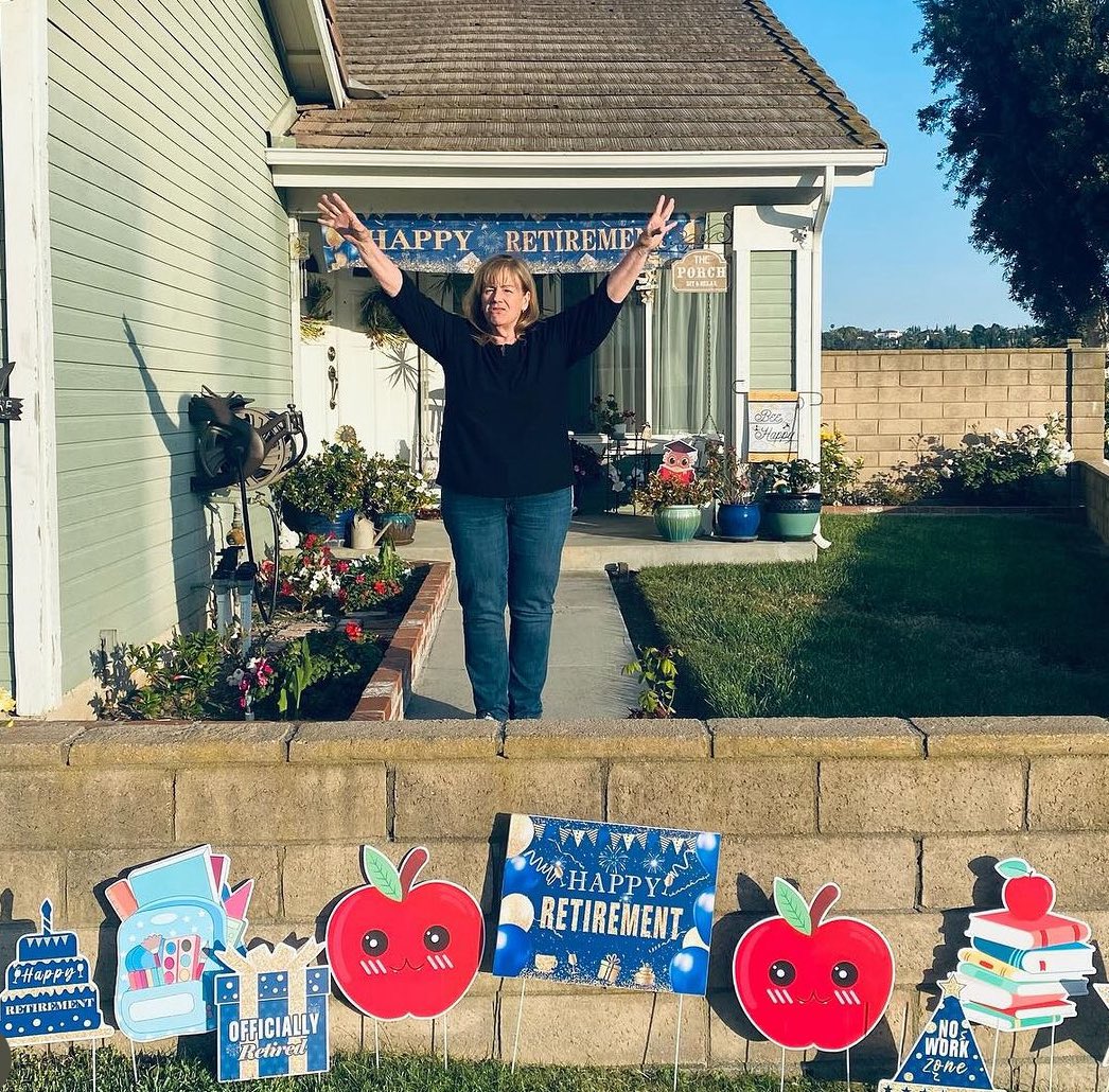 CoachMarquez04's tweet photo. Congratulations to my amazing and awesome mother! Over 4 decades spent teaching and mentoring Bishop Amat HS! Absolutely amazing! Congratulations Mother!!! Let the retirement celebrations begin!!!!!!! @susamarq @AmatLancer #MommaIsOffTheClock https://t.co/QlRK8rFQKS