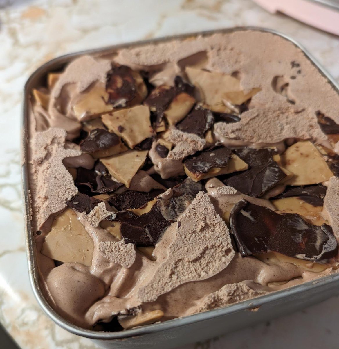 sucktheheads's tweet photo. In the interest of adding texture to a batch of chocolate custard ice cream, I mixed in chocolate-covered English toffee. I may have gone a bit overboard. 🤣 Next time I'll only use a quarter batch of toffee and break it into smaller pieces. 🍨

#alittleicecreamwithyourtoffee https://t.co/FyF8zE7IBj