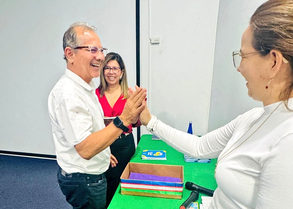 control_cali's tweet photo. Trabajamos por una gestión transparente en la @AlcaldiaDeCali.🌟
Más de 200 funcionarios y contratistas han participado en nuestras sensibilizaciones, destacando la información que fortalece el control interno en la gestión institucional. ¡Juntos construimos una Cali más íntegra! https://t.co/PZ30HwEfkH