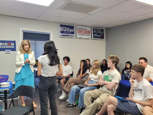 AZLD4Dems's tweet photo. And we’re off! Field training 101 with the masterful Chris Fleischman. Minivan, data, messaging & role playing talking to voters of all stripes. These fantastic kids are now ready to tackle doors & phones! 💪🇺🇸👍 #SummerInterns #AZLD2 #AZLD4 #NorthValleyDems https://t.co/t4oALTHXQy