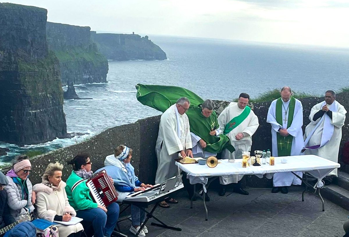 The Moher the merrier!
Fr Tom Ryan, Fr Martin Shanahan, Deacon Leonard Cleary, Bishop Fintan Monahan of Killaloe, and Fr Joy Micle Njarakattuvely CC celebrate the annual Mass at the Cliff s of Moher, Co. Clare last week.